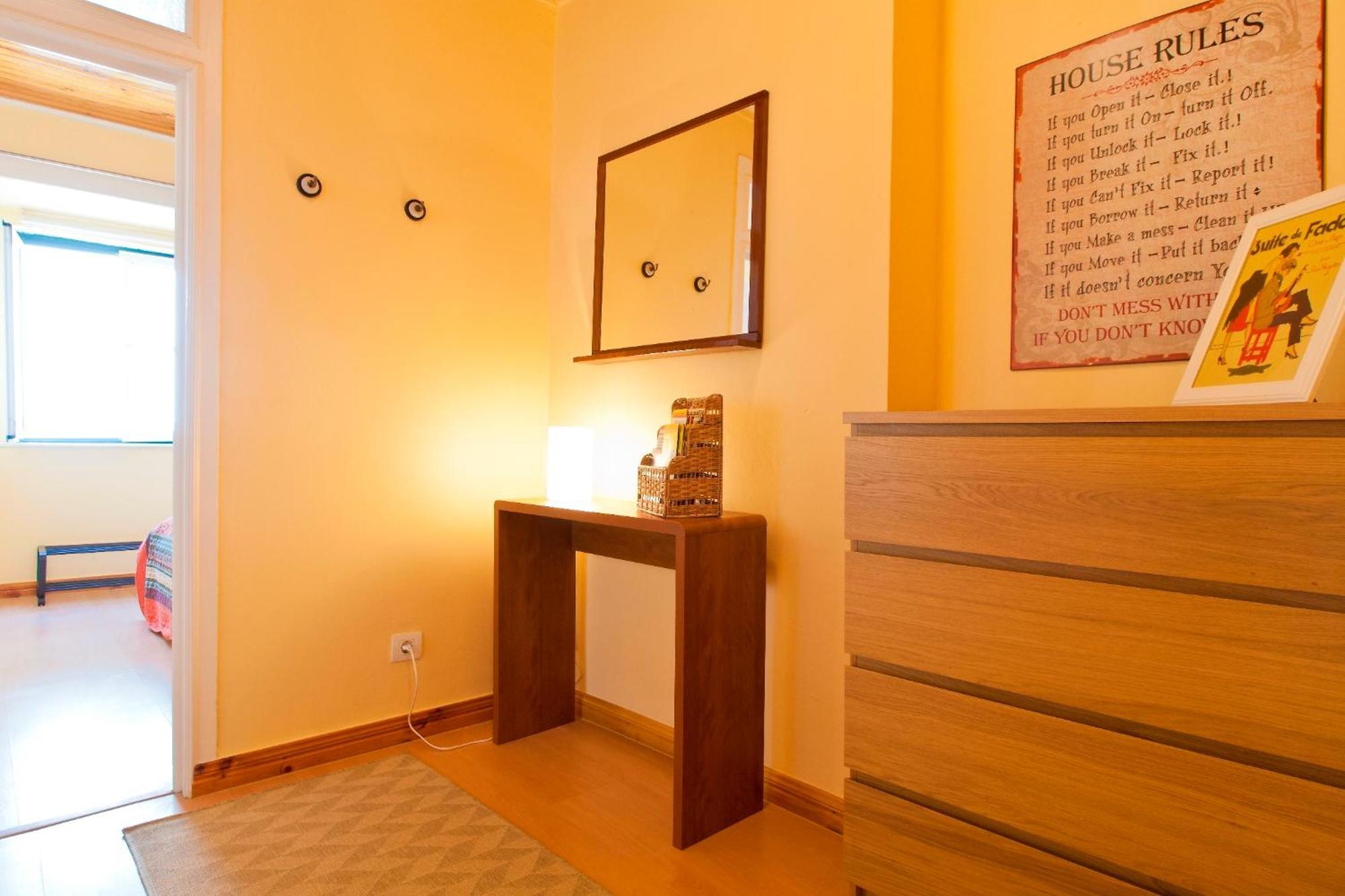 Apartamento In Vibrant Bairro Alto *