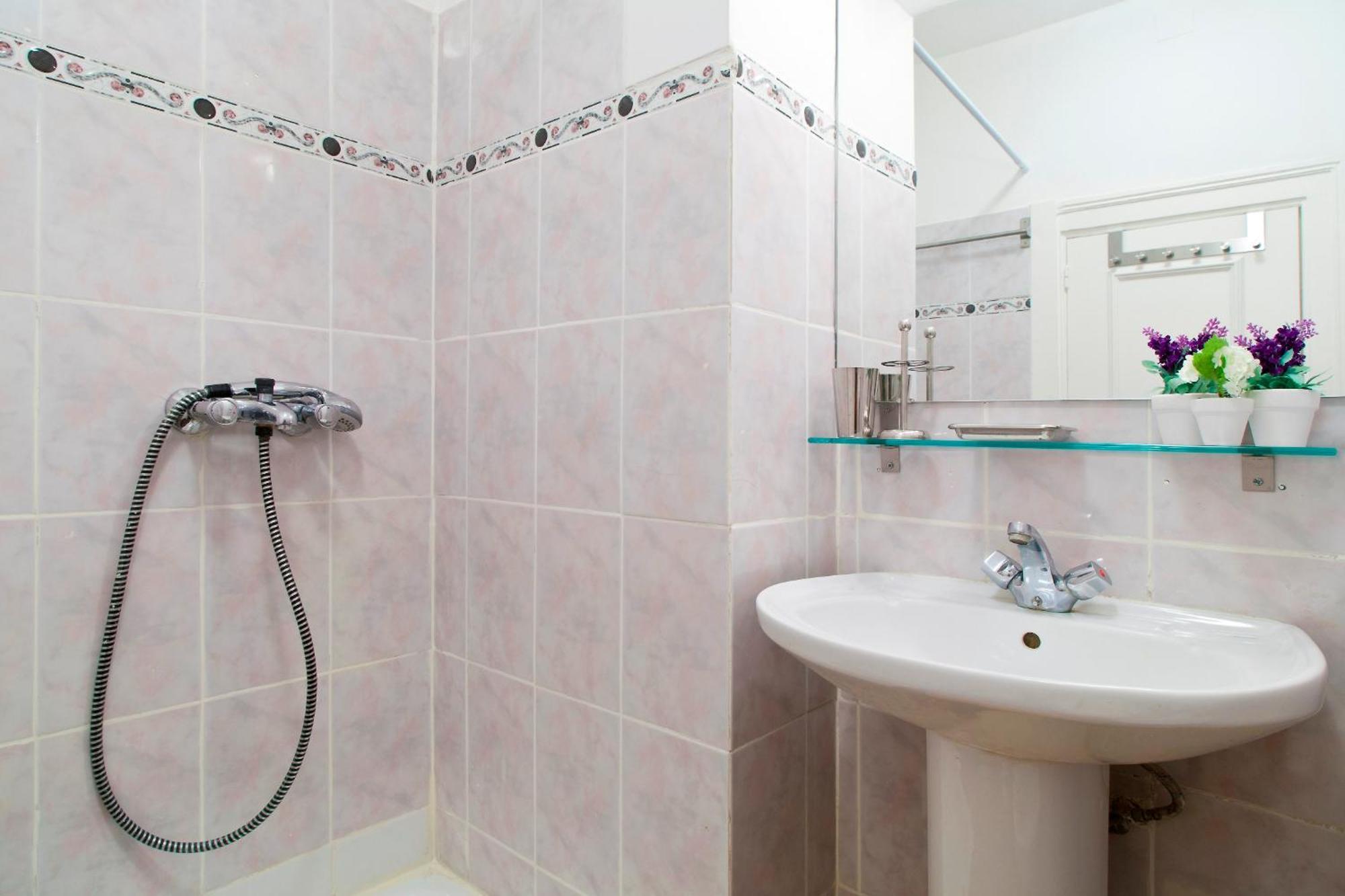 Apartamento In Vibrant Bairro Alto