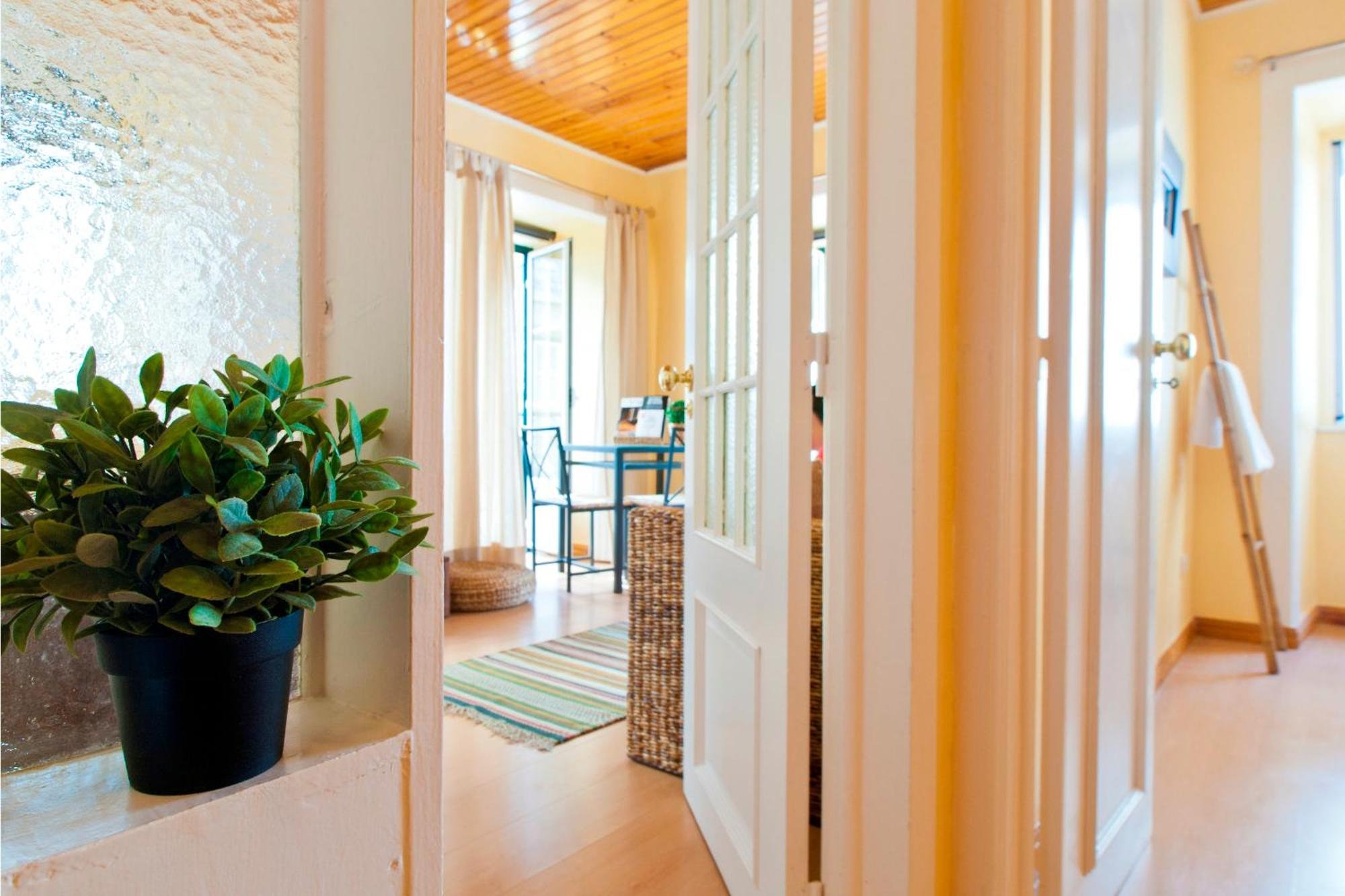 In Vibrant Bairro Alto Apartamento