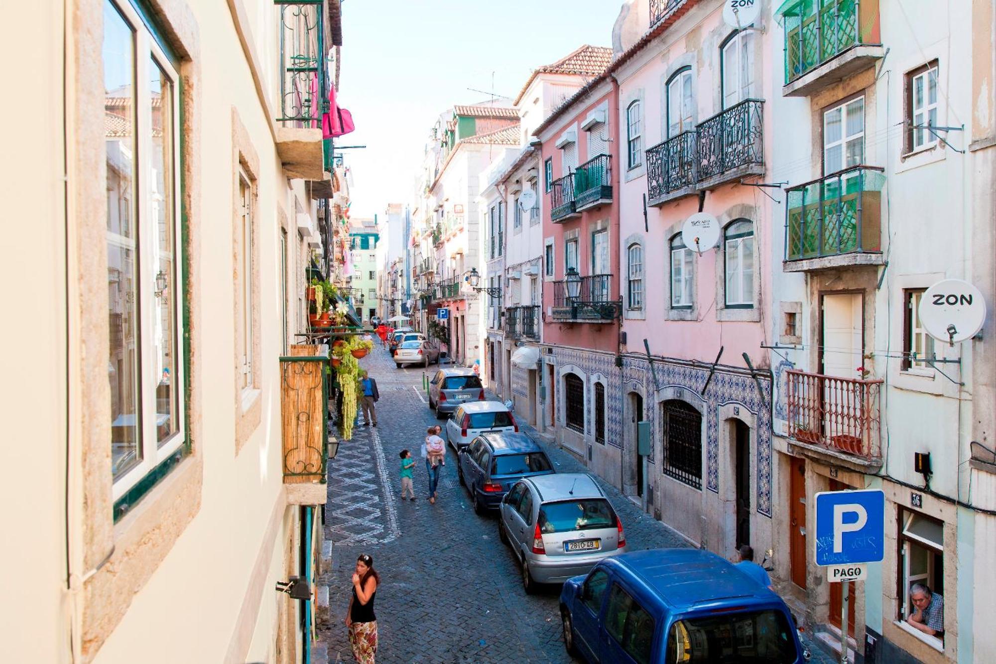 Apartamento In Vibrant Bairro Alto *
